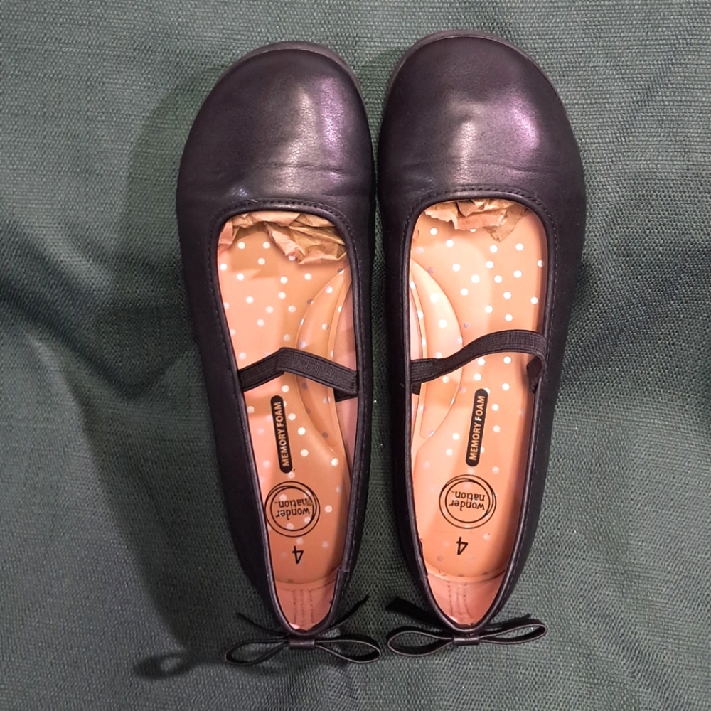 Girls memory foam, ballet dress shoes! Sz.4